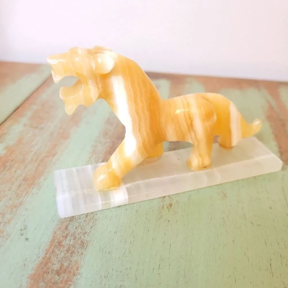 Vintage Natural Agate Lion Carved Stone Sculpture